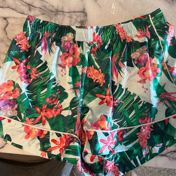Victoria Secret Sleep Shorts - Picture 1 of 3